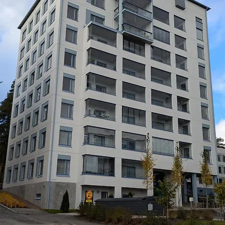 Moderni Yksioe, Parveke, Parkkipaikka, Palveluiden Vieressae Tampere