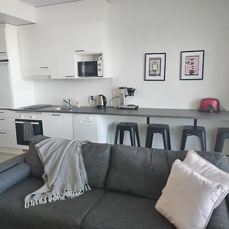 Moderni Yksioe, Parveke, Parkki, Palvelut Apartman