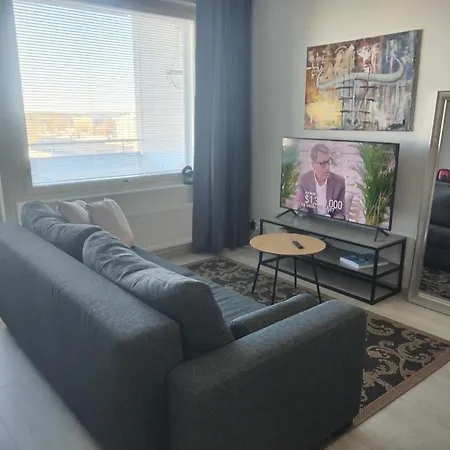Moderni Yksioe, Parveke, Parkkipaikka, Palveluiden Vieressae *