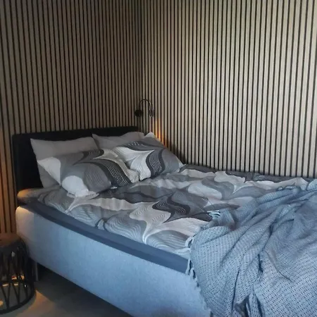 Moderni Yksioe, Parveke, Parkkipaikka, Palveluiden Vieressae Tampere